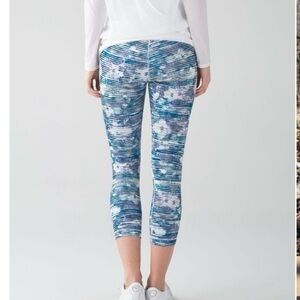 Lululemon Inspire crop Blurry Belle Multi 6 leggings
